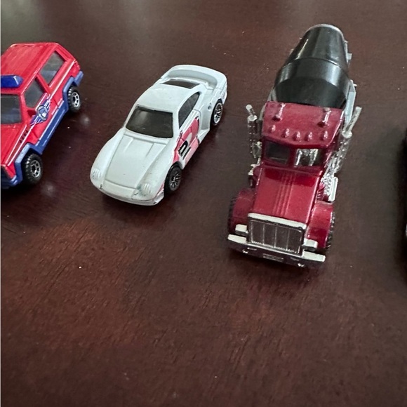 6 Vintage 80's Matchbox & Hot Wheels Diecast Vehicles - Picture 10 of 10
